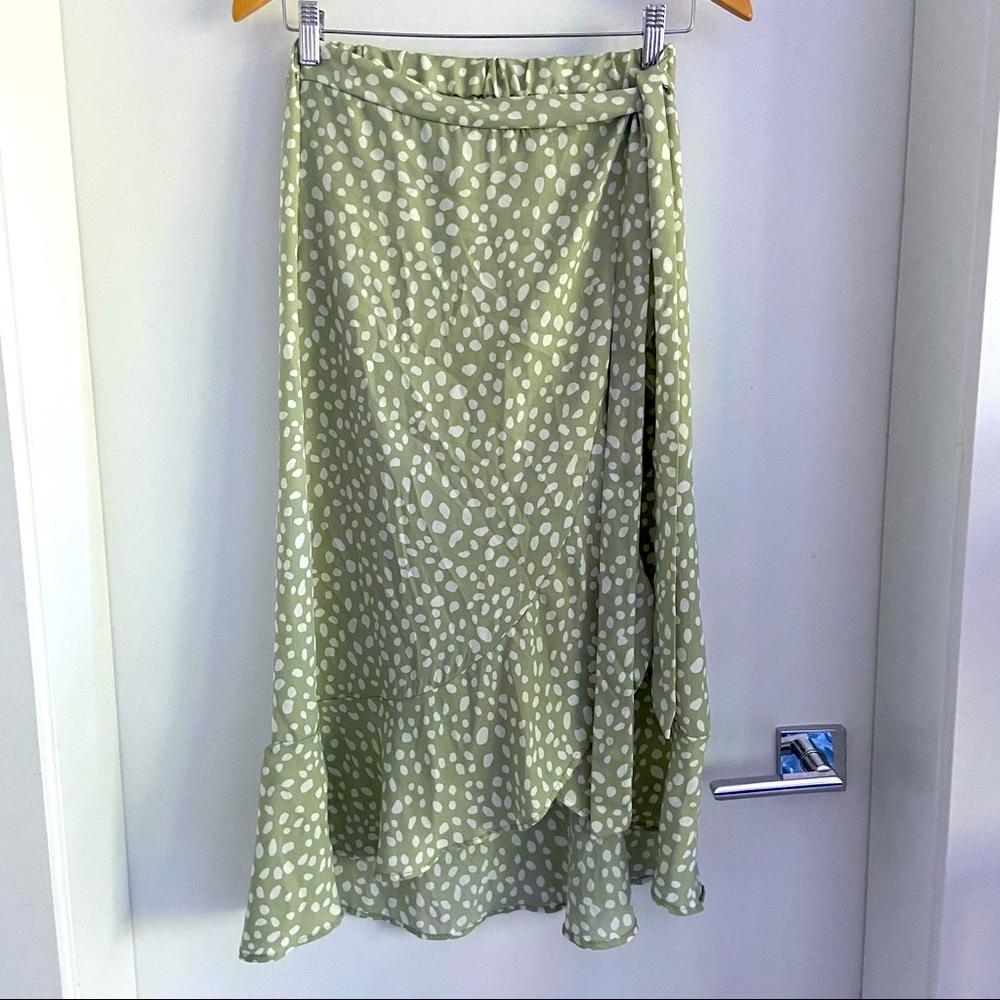 Vine & Love. Side wrap skirt. Size Medium.